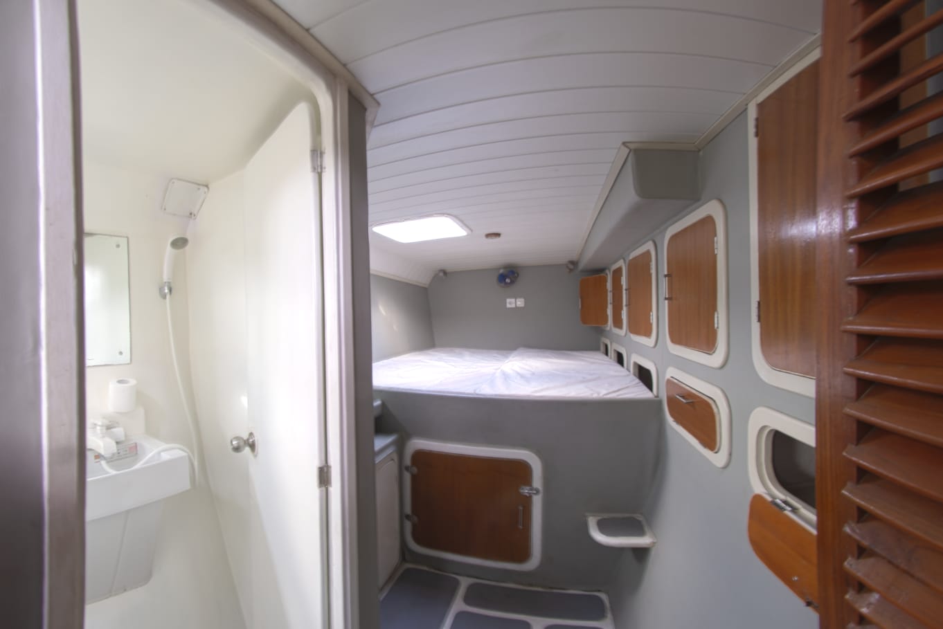 Bali Yachts - Tailor-made Bali Adventures - Yacht9 Interior1 in Bali