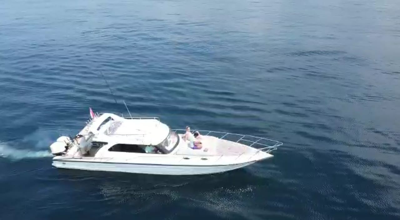 Bali Yachts - Unique Bali Adventures - Yacht and Couple4 in Bali
