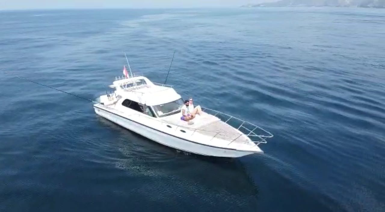 Bali Yachts - Exclusive Bali Travel - Yacht and Couple6 in Bali